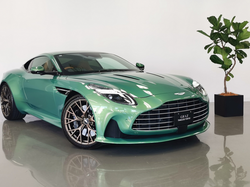 アストンマーティン DB12 4.0L V8 RHD 2024MY 1オーナー　Q Special Paint　21inch Y-Spokeサテンブロンズホイール　カーボンセラミックブレーキ　Interior-Inspire- Sports-Mid Duotone　カーボンインテリアパッケージ　Bowers＆Wilkins　認定中古車保証