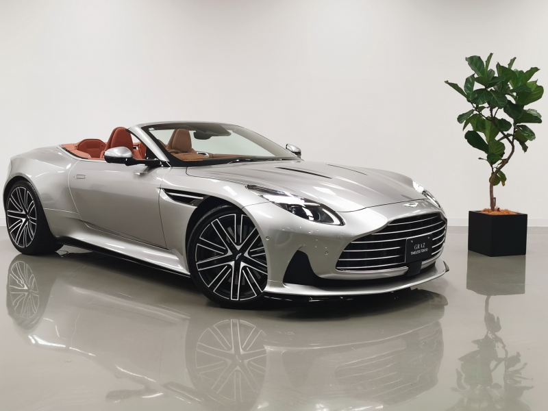 アストンマーティン DB12 Volante 4.0L V8 RHD 2024MY 1オーナー　Q Special Paint　カーボンセラミックブレーキ　Qセミアニリンレザーパレット　Interior-Inspire Confort-Monotone　幌スペシャルカラー　スモークテールライト　認定中古車保証