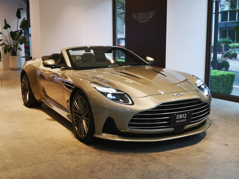 アストンマーティン DB12 Volante 4.0L V8 RHD