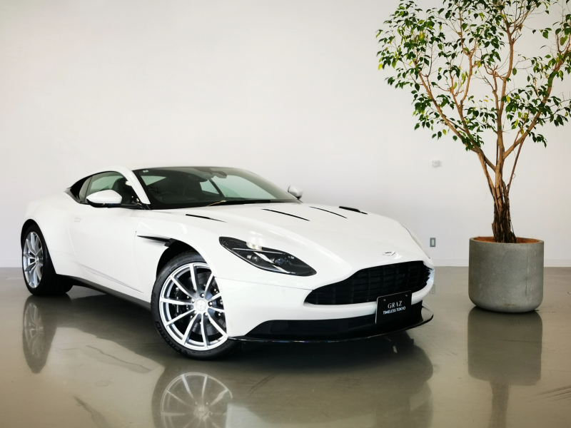 アストンマーティン DB11 AMR 5.2L V12 RHD 2020MY　Paint-AML Special　テクノロジーインテリアパック　シートベンチレーション　Stiching&Welt-Cotrast　SteeringWheel-ColourKeyed　ブラックブレーキキャリパー　レザーヘッドライニング　アストンマーティン刺繍ロゴ　認定中古車保証