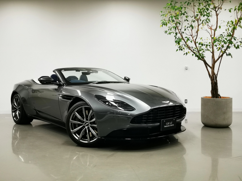 アストンマーティン DB11 Volante 4.0L V8 RHD　10spk Shadow Chrome　シートベンチレーション　エクステリアパック-グロスブラック　Exterior Hood Color-Contemporary　Trim Inlay - Dyed Tamo Ash Open Pore Veneer　認定中古車保証