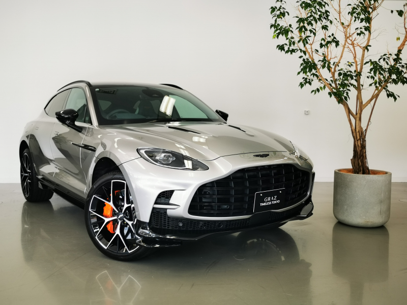 アストンマーティン DBX 707 4.0L V8 RHD 2025MY 1オーナー　　1オーナー　23Inchフォルティスホイール Bowers＆Wilkins Interior - Inspire Sport - Duotone ビビッドオレンジブレーキキャリパー Trim Inlay - Gloss 2×2 Twill Carbon Fibre 認定中古車保証