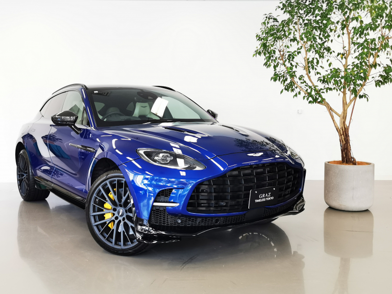 アストンマーティン DBX 707 4.0L V8 RHD 2023MY 1オーナー　23inchテクスチャードブラックホイール　全席シートベンチレーション　interior-Inspire Sport-Duotone　ツイルカーボンエクステリアパック　ツイルカーボントリム　スモークテールライト　認定中古車保証