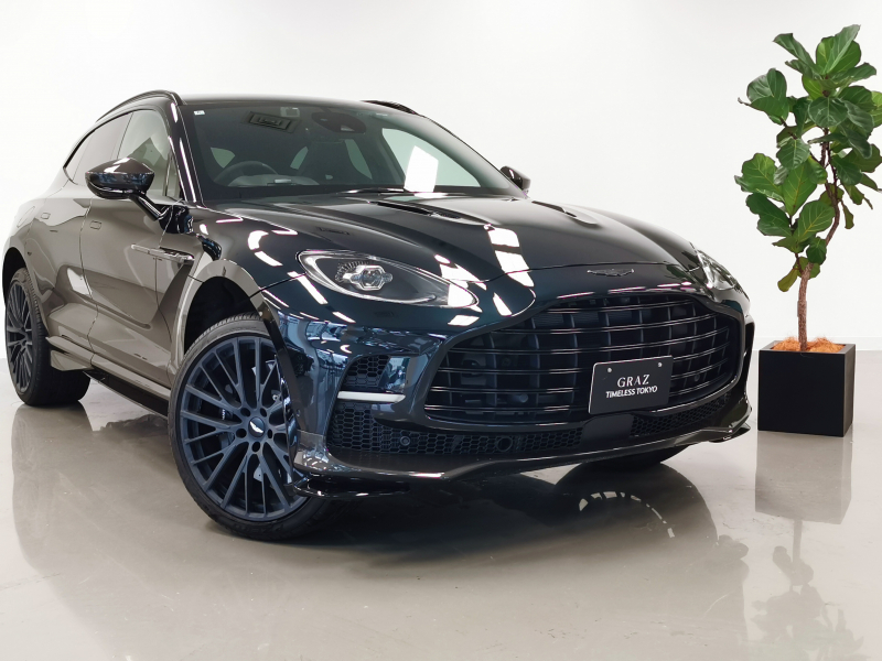 アストンマーティン DBX 707 4.0L V8 RHD 2024MY ワンオーナー 新車時メーカーOP1000万円超　エクステリアパック-ツイルカーボン(Upper/Lower)　全席シートベンチレーション　Interior - Inspire Sport - Duotone　インテリアジュエリーパック(ツイルカーボン/サテンダーククローム)　認定中古車保証