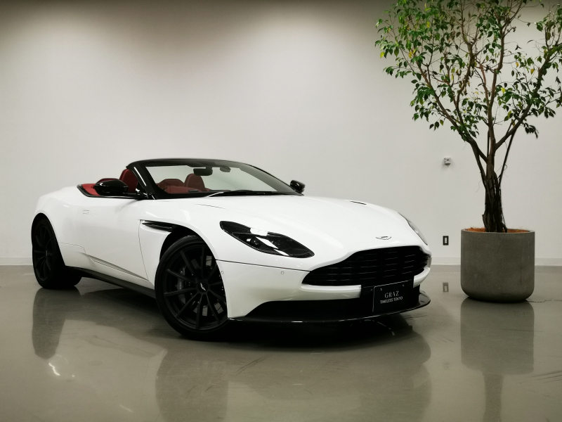 アストンマーティン DB11 Volante 4.0L V8 RHD OP総額700万円超　Bang&Olufsen　Paint-Q-Special　シートベンチレーション　エクステリアパック-グロスツイルカーボン(Upper/Lower)　トリム-サテンチョップドカーボン　認定中古車保証