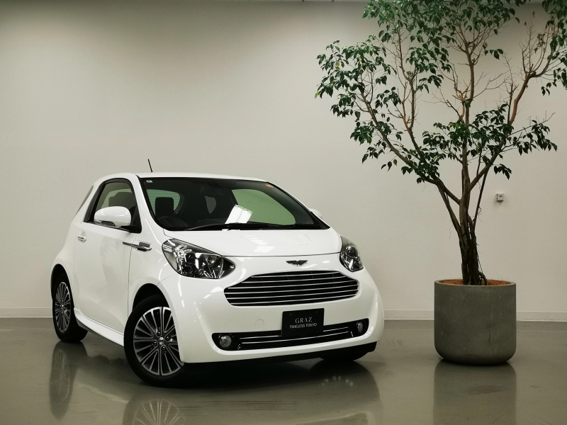 アストンマーティン シグネット 世界限定150台 1.32L RHD 1オーナー　16inch16spokeGraphiteホイール/Semi - Aniline Leather/Stitching and welt - Contrast/Cygnet専用サイドシルプレート/Body Colour Rear Diffuser Blade/Paint - Sports Car Colours