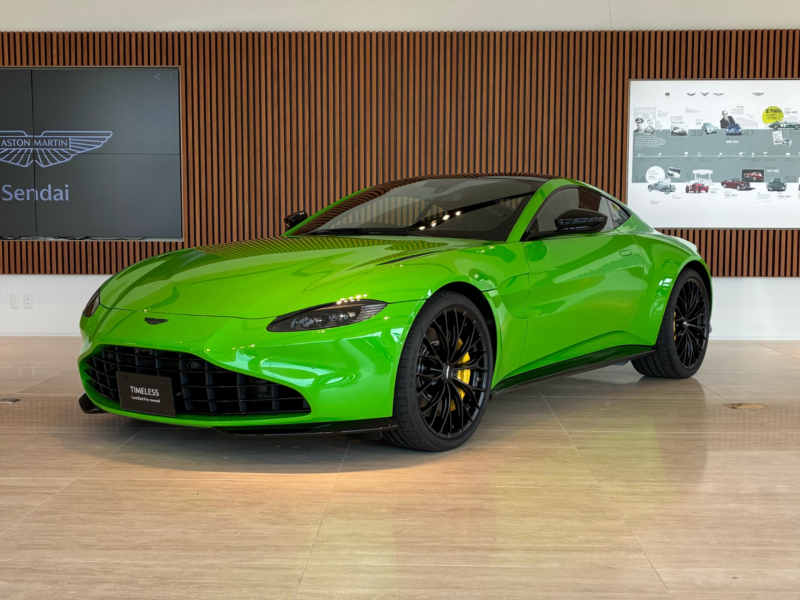 アストンマーティン ヴァンテージ 4.0L V8 RHD 2023MY  元デモカー  グロスブラックアッパー グロスブラックロワー インテリア-インテリアコンフォートモノトーン 21インチサテンブラックホイール 認定中古車保証