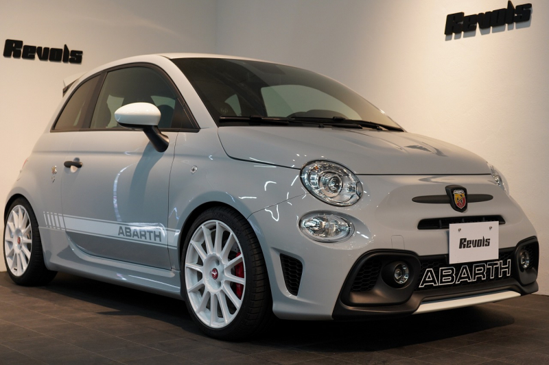 アバルト 695 esseesse 5MT 最終生産モデル 新車並行車 1オーナー HKS VIITS車高調 メタルキャタライザー