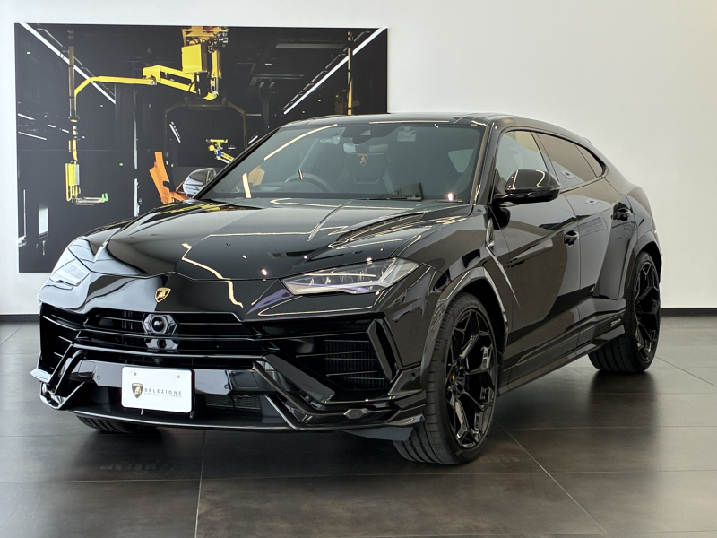 ランボルギーニ ウルス Performante 4WD