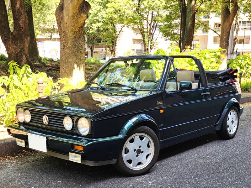 フォルクスワーゲン ゴルフ カブリオ　クラシックライン　左ハンドル　クラシックグリーンパール/レッドTOP 　ヤナセディーラー車