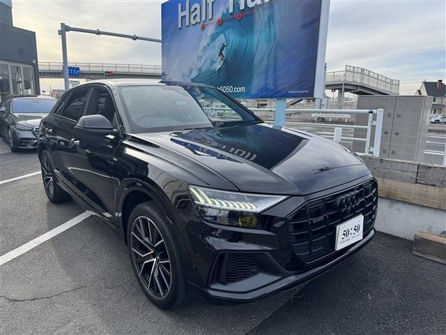 アウディ Q8 55TFSIクワトロ