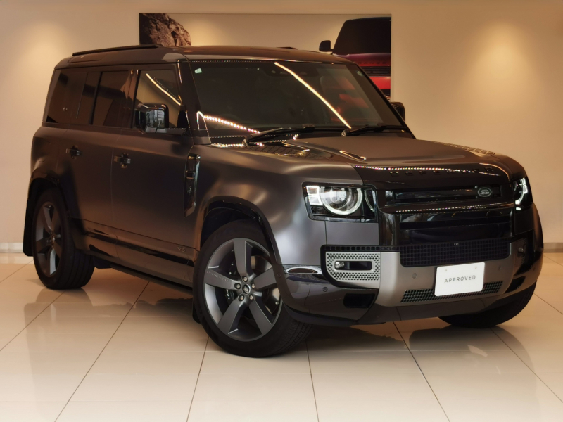 ランドローバー ディフェンダー 110 カルパチアンエディション 5.0L P525 AWD 1オーナー 黒シート サンルーフ フロントシートヒーター＆クーラー、リアシートヒーター 電動サイドステップ ヘッドアップディスプレイ 22インチアルミホイール センターコンソール急速クーラーBOX