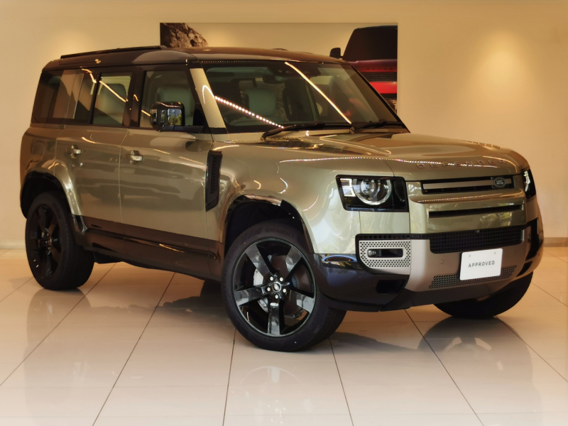 ランドローバー ディフェンダー 110 XダイナミックHSE 3.0L D350 AWD 登録済未使用車 白革シート サンルーフ フロントシートヒーター＆クーラー MERIDIANサウンド センターコンソール急速クーラーBOX 22インチアルミホイール ステアリングヒーター ワイヤレスデバイスチャージング