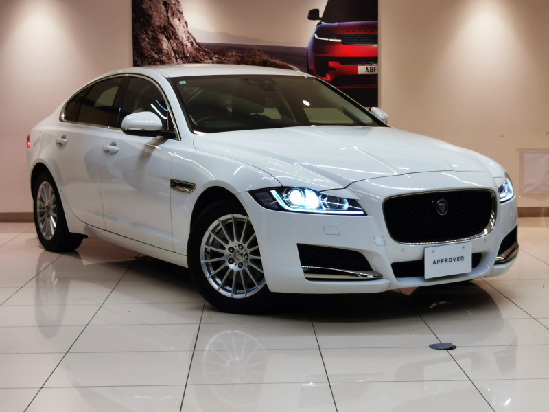 ジャガー XF ピュア 2.0L 180PS ディーゼル 黒革シート フロントシートヒーター MERIDIANサウンド インタラクティブドライバーディスプレイ ACC AppleCarPlay＆AndroidAuto バックカメラ