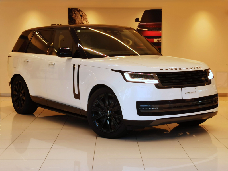 ランドローバー レンジローバー オートバイオグラフィ 3.0L P510e SWB AWD 1オーナー 黒革シート サンルーフ 全席シートヒーター＆クーラー、フロントシートマッサージ 電動サイドステップ ヘッドアップディスプレイ センターコンソール急速クーラーBOX 22インチアルミホイール